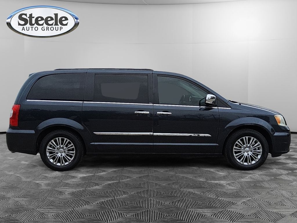 2014 Chrysler Town & Country Touring-L