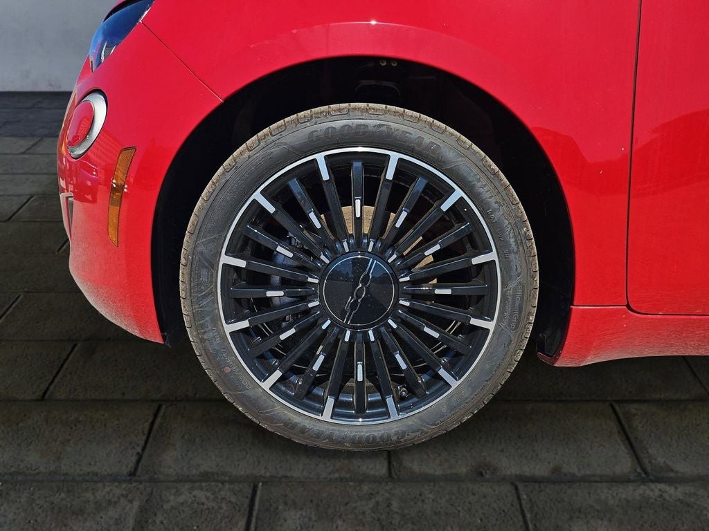 2024 FIAT 500e INSPI(RED) FWD