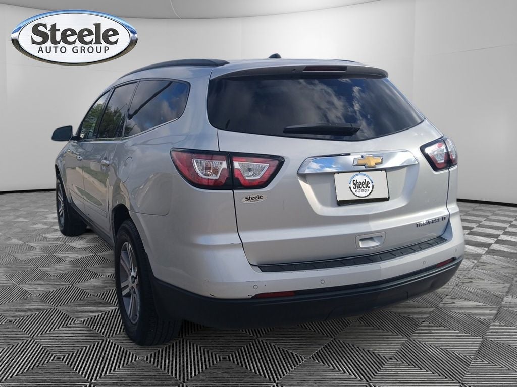 Used 2015 Chevrolet Traverse 2LT with VIN 1GNKRHKD0FJ257764 for sale in Kyle, TX