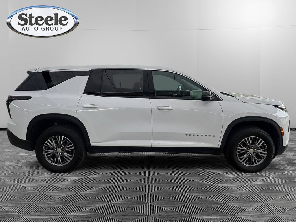 2024 Chevrolet Traverse LS