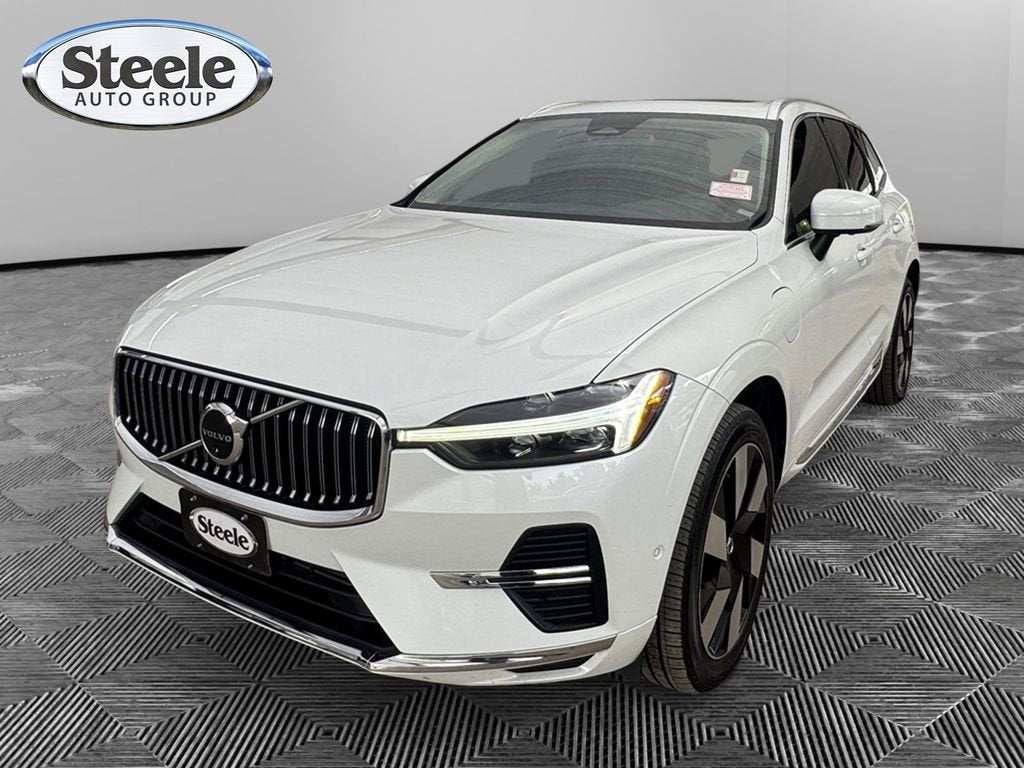 2023 Volvo XC60 Recharge Plug-In Hybrid T8 Plus Bright Theme