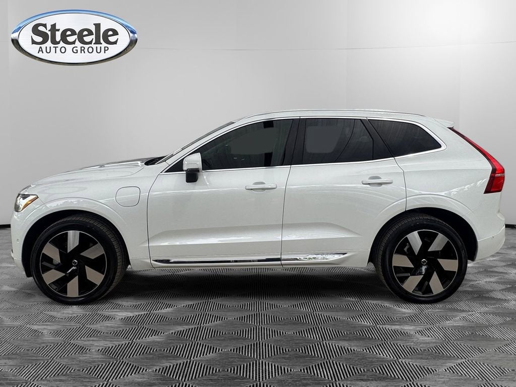 2023 Volvo XC60 Recharge Plug-In Hybrid T8 Plus Bright Theme