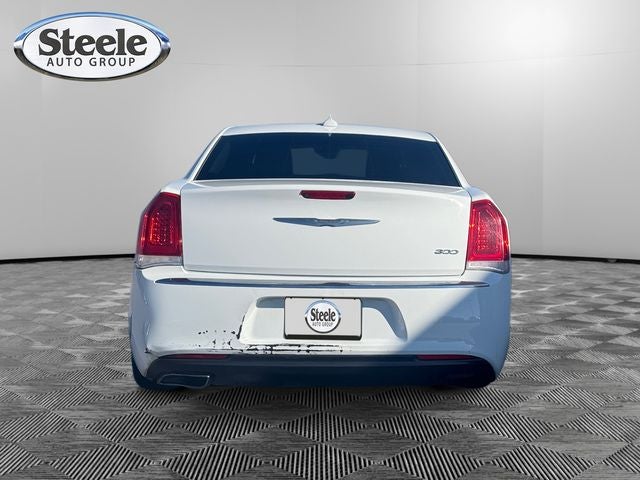 2016 Chrysler 300 Limited