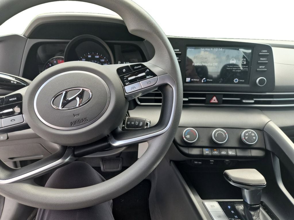 2022 Hyundai ELANTRA SE