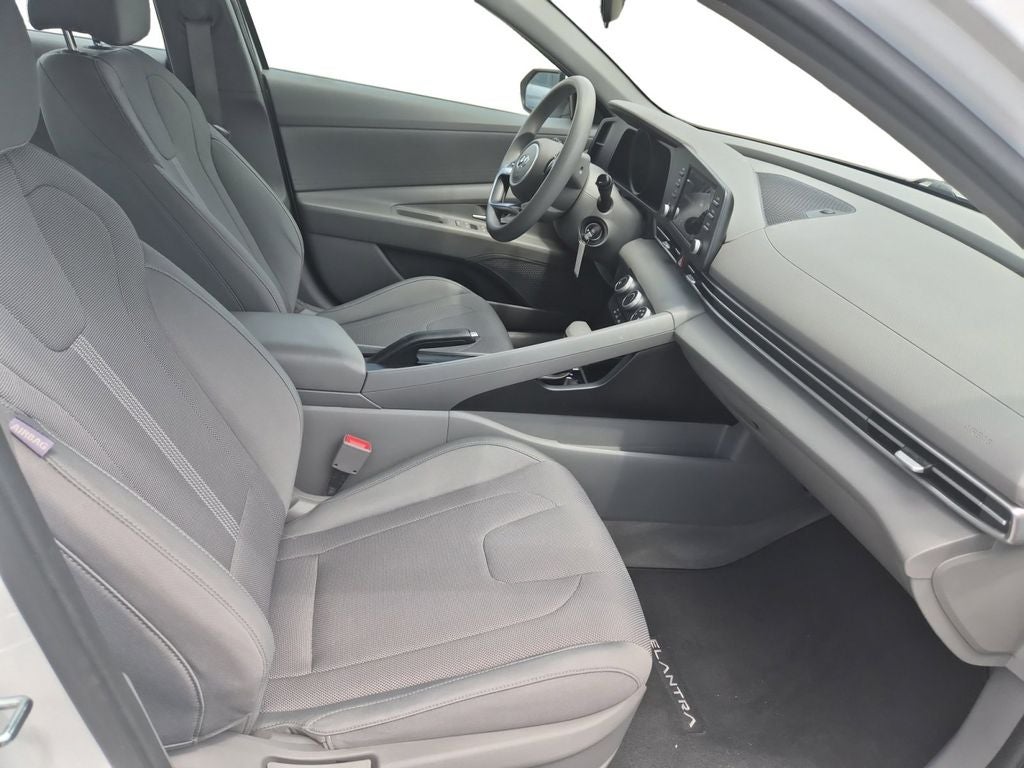 2022 Hyundai ELANTRA SE