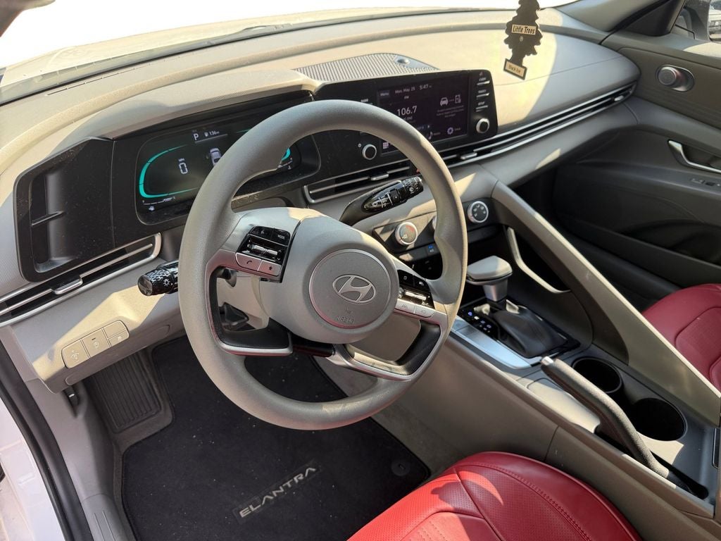 2024 Hyundai ELANTRA SE