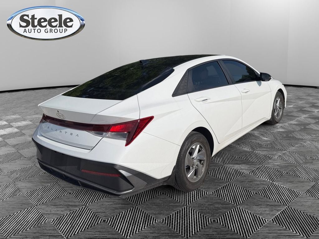 2024 Hyundai ELANTRA SE