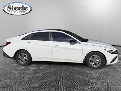2024 Hyundai ELANTRA SE