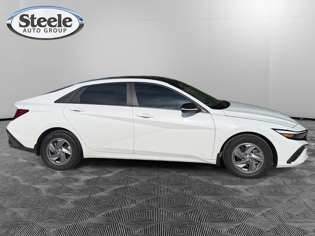 2024 Hyundai ELANTRA SE